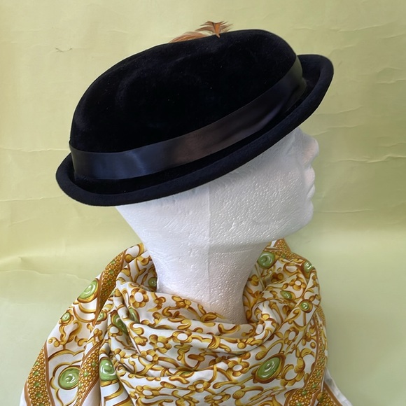 Vintage black Flechats small velvet hat - Picture 7 of 9